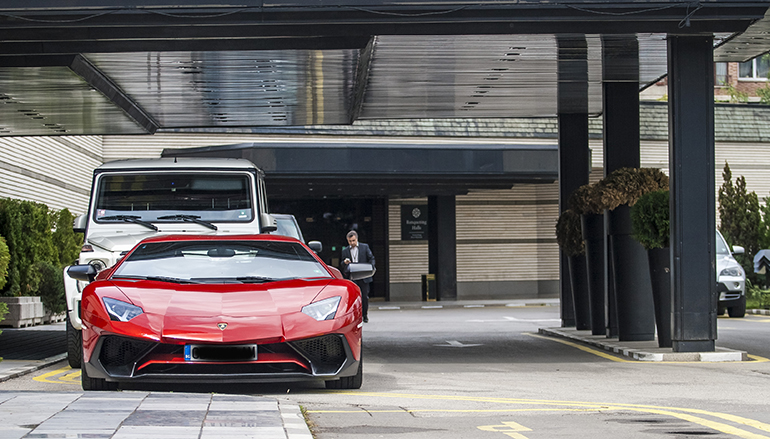 Όσοι κυκλοφορείτε με οχήματα που φέρουν πινακίδες από άλλες χώρες καλό θα είναι να το προσέξετε στην περίπτωση που δεν ακολουθείτε τις προδιαγραφές που ορίζει η νομοθεσία για κυκλοφορία στην Ελλάδα