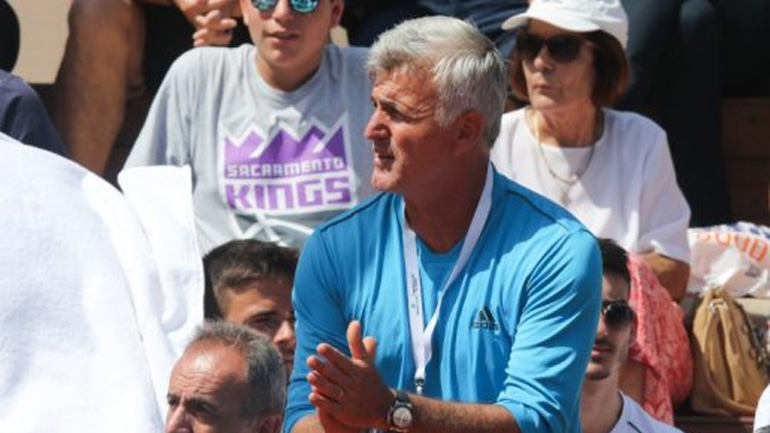 Eπιτέθηκε στον πατέρα του Τσιτσιπά ο Μουτέ μετά την ήττα του: «Δεν σέβεται, είναι ηλίθιος»