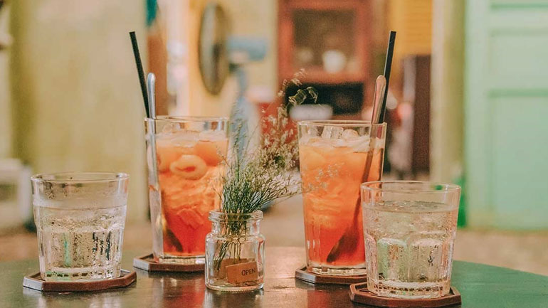 Ο Κωνσταντίνος Χαρδαβέλλας προτείνει: Τι να πίνετε στις καλοκαιρινές σας εξόδους