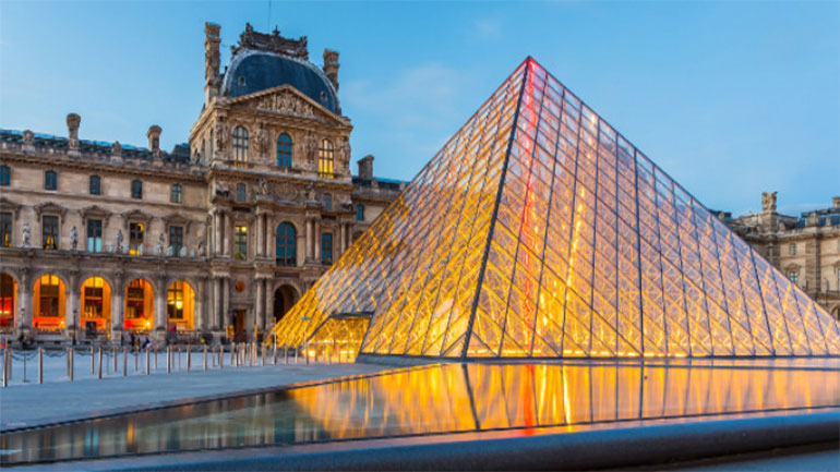 Ανοίγει για το κοινό το Μουσείο του Λούβρου