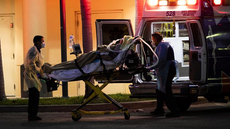 Ξεπερνούν τους 130.000 οι νεκροί στις ΗΠΑ από τον Covid-19