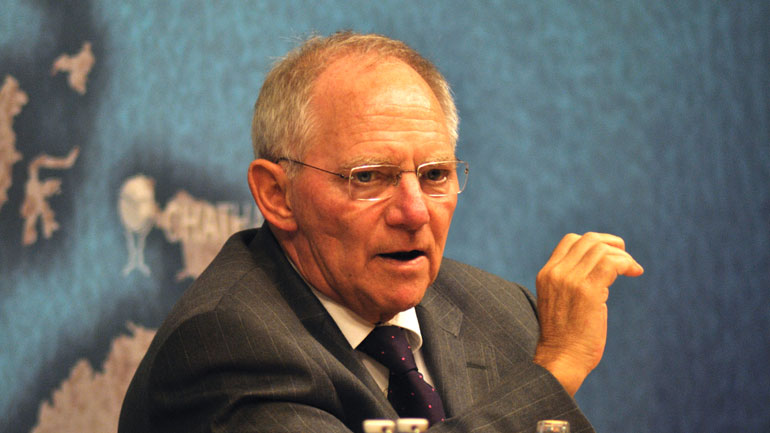 Σόιμπλε: Θα συμμετείχαν σε κέντρα διάσωσης και ασύλου εκτός Ε.Ε. χώρες που αρνούνται να δεχτούν πρόσφυγες