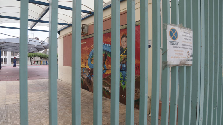 Έριξαν βόμβες μολότοφ στον προαύλιο χώρο δημοτικού σχολείου της Πάτρας