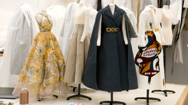 Με κούκλες μινιατούρες, ο οίκος Dior παρουσιάζει τη μετά το lockdown συλλογή του