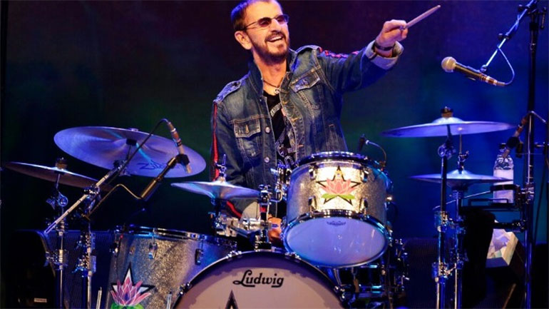 Ρίνγκο Σταρ: Ο πρώην ντράμερ των Beatles έγινε…80 χρόνων και γιόρτασε με διαδικτυακό πάρτι