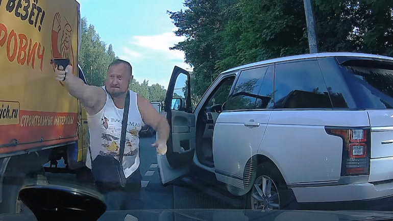 Λογομαχία καταλήγει σε μονομαχία