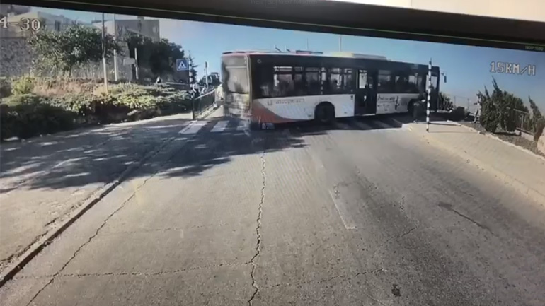 Λεωφορείο σχεδόν πέφτει στον γκρεμό