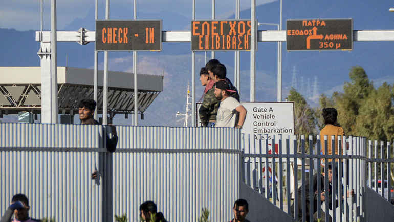 Έκρυβαν μετανάστες σε κρύπτη φορτηγού – ψυγείου στη Πάτρα – Επτά συλλήψεις