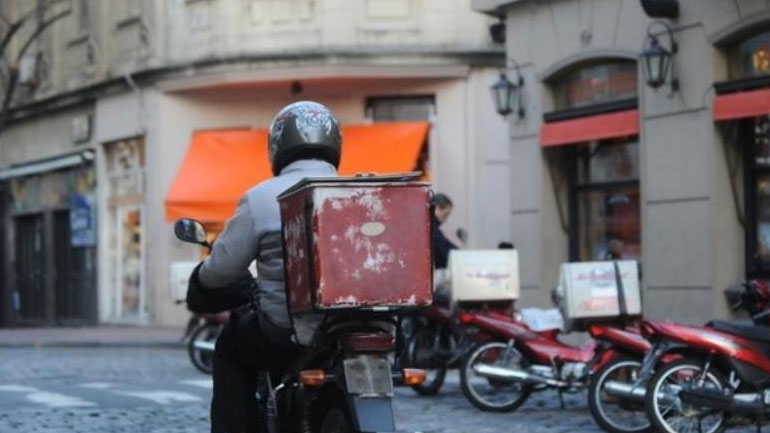 Ρόδος: Ανδρόγυνο λήστεψε διανομέα για να φάει πίτσες