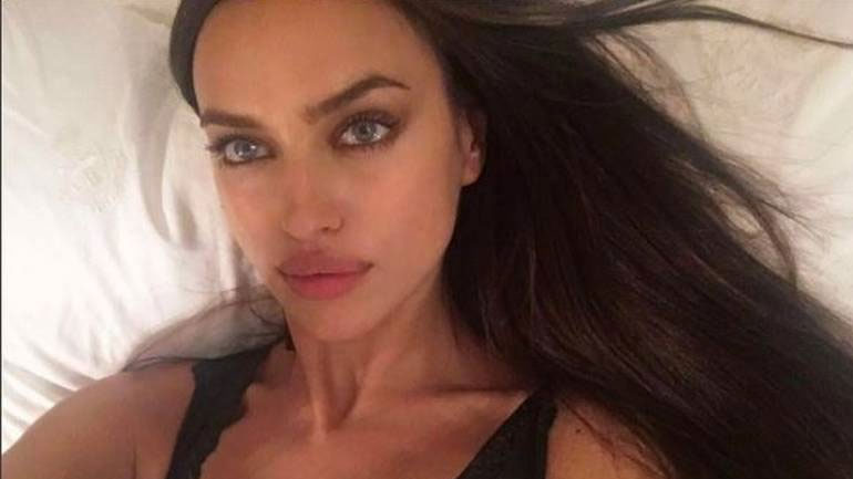 Η σέξι selfie της Ιρίνα Σάικ στον καθρέφτη Η σέξι selfie της Ιρίνα Σάικ στον καθρέφτη