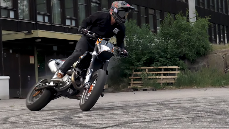 Stunt Riding σε πρώην στρατιωτική βάση!