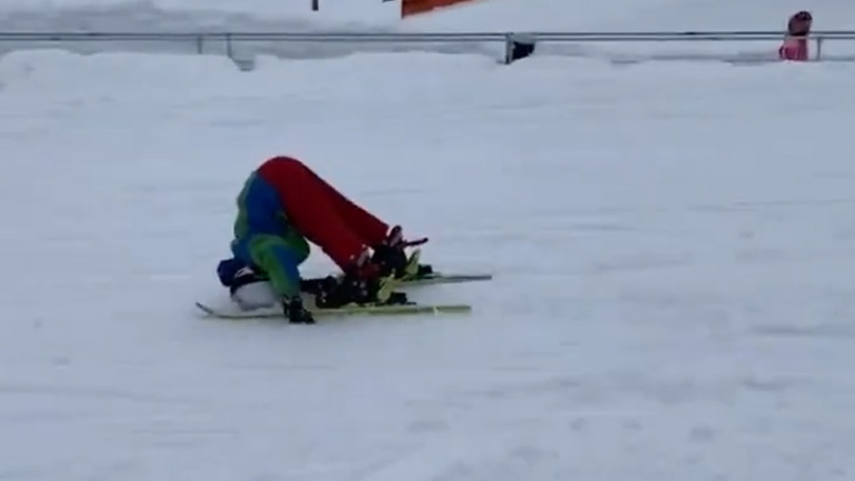 Παιδάκι εφηύρε νέο κόλπο στο σκι