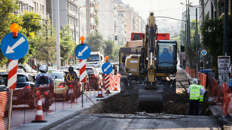 Συνεχίζεται το πρόγραμμα ασφαλτοστρώσεων των δρόμων της Αθήνας