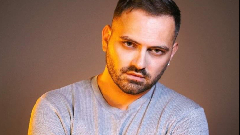 «Πάλι ξημέρωμα»: Ο Χρήστος Σεβαστός επιστρέφει με ένα αυθεντικό ζεϊμπέκικο