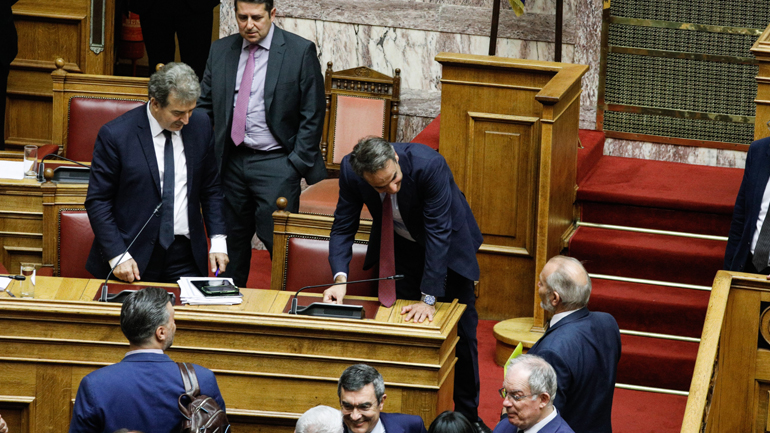 Ένταση στη Βουλή για τα επεισόδια στο Σύνταγμα