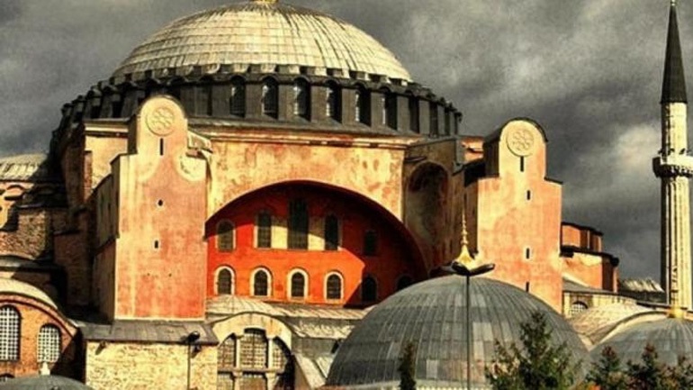 Γαλλία: Η UNESCO θα επανεξετάσει το καθεστώς της Αγίας Σοφίας Γαλλία: Η UNESCO θα επανεξετάσει το καθεστώς της Αγίας Σοφίας