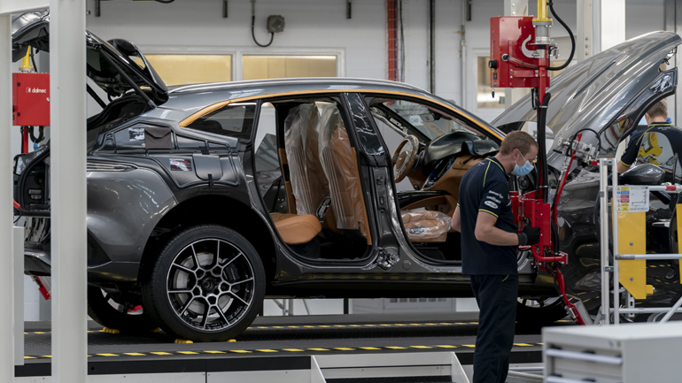 Επιτέλους η Aston Martin DBX μπήκε στην παραγωγή