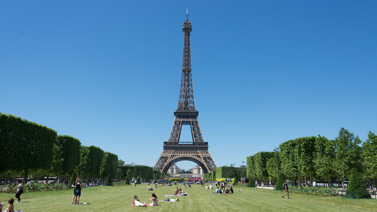 Γαλλία: Ανοίγει και πάλι το πρώτο επίπεδο του Πύργου του Άιφελ με τα μπαρ και τα εστιατόρια