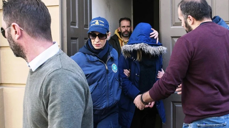 Ενώπιον των δικαστών η 27χρονη που εγκατέλειψε το νεογέννητο βρέφος της σε παραλία της Πάτρας