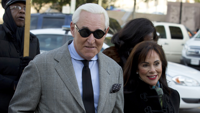 ΗΠΑ: O Τραμπ διέγραψε την ποινή φυλάκισης του πρώην συνεργάτη του Ρότζερ Στόουν