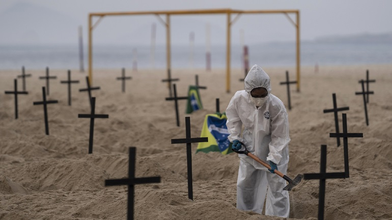 Covid-19: Ξεπέρασαν τους 70.000 οι νεκροί στη Βραζιλία