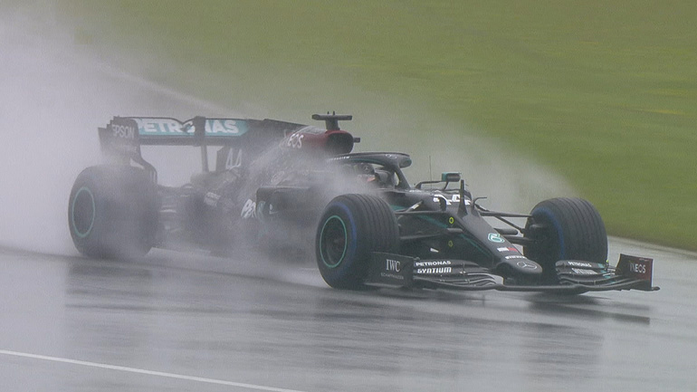 Formula 1: Με… ατελείωτη βροχή ο Hamilton κατέκτησε την Pole Position στην Αυστρία