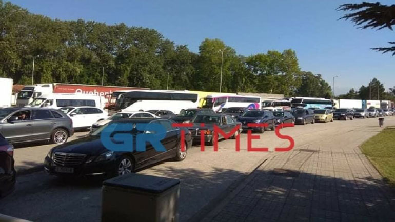 Ουρές στα σύνορα για Προμαχώνα