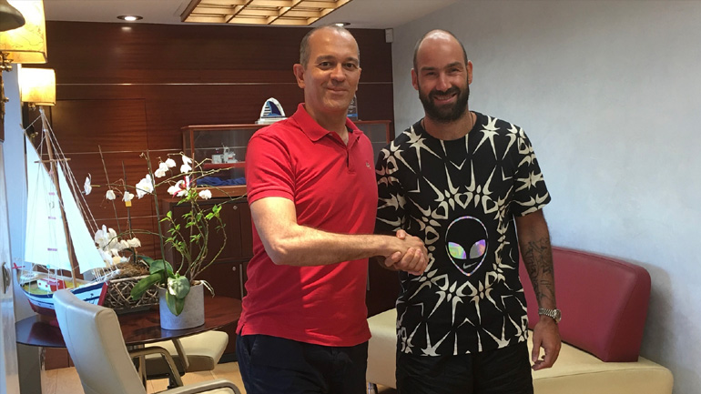 Επισημοποιήθηκε από τον Ολυμπιακό η παραμονή του Σπανούλη!