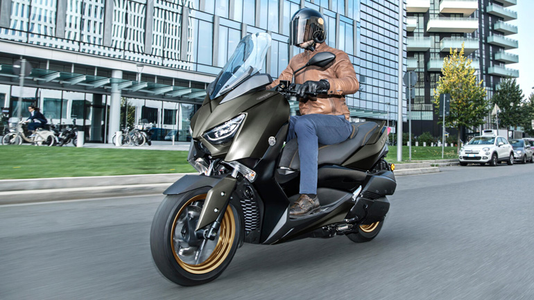 Yamaha XMAX Tech Max: Σκούτερ από… τζάκι