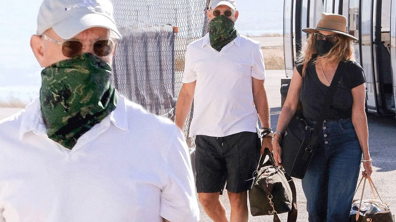 Tom Hanks-Rita Wilson: Έφτασαν στην Πάρο φορώντας μάσκες!