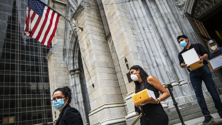 «Φορολογήστε μας»: Φόρο πλούτου ζητούν 83 μεγιστάνες για να επιβιώσουν οι φτωχοί του Covid-19