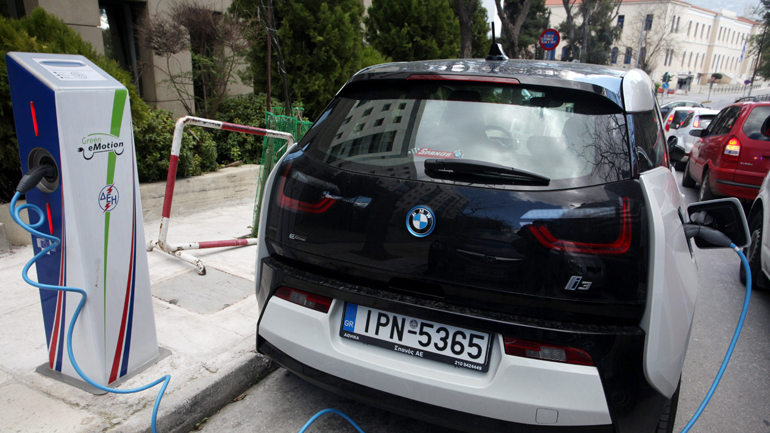 Θετική αλλά με επιφυλάξεις η αντιπολίτευση στο σχέδιο νόμου για την ηλεκτροκίνηση