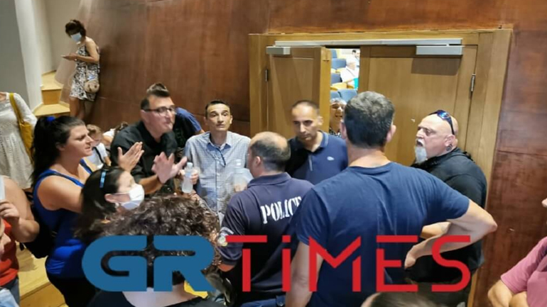 Ένταση στο δήμο Καλαμαριάς: Γονείς πιάστηκαν στα χέρια με δημοτικό σύμβουλο
