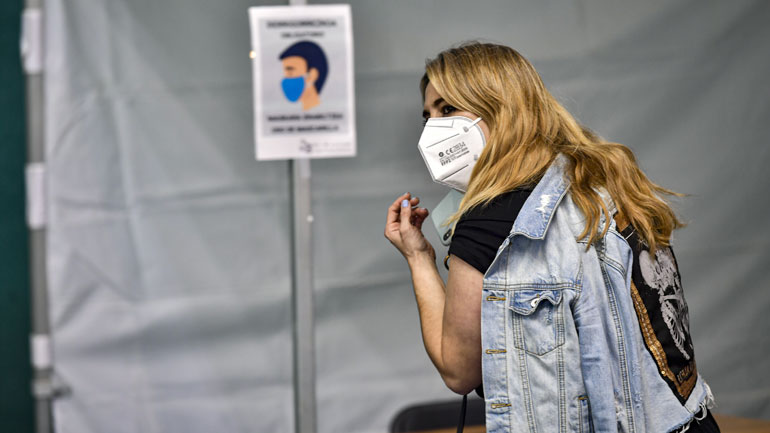 Η Ισπανία δεν θα καταστήσει υποχρεωτική τη χρήση της μάσκας σε όλες τις περιστάσεις