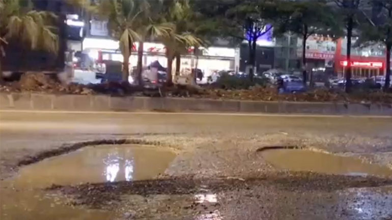 Έχει λακκούβες στην Κίνα