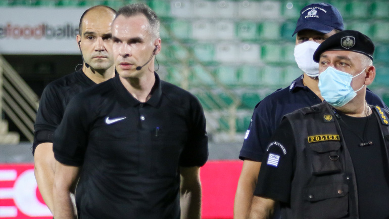 Aπίστευτη ατάκα στον Τζήλο: «Τόσο ξύλο που έφαγες μυαλό δεν έβαλες»