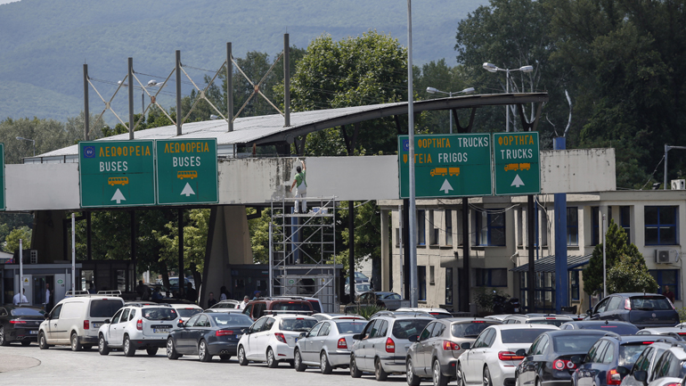 Αυξημένη η κίνηση στον Προμαχώνα – Από «κόσκινο» τα τεστ των τουριστών για τον κορωνοϊό