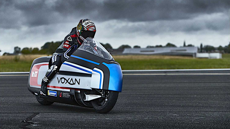 Voxan Wattman: Κυνηγώντας τα ηλεκτρικά ρεκόρ με τον Max Biaggi! 
