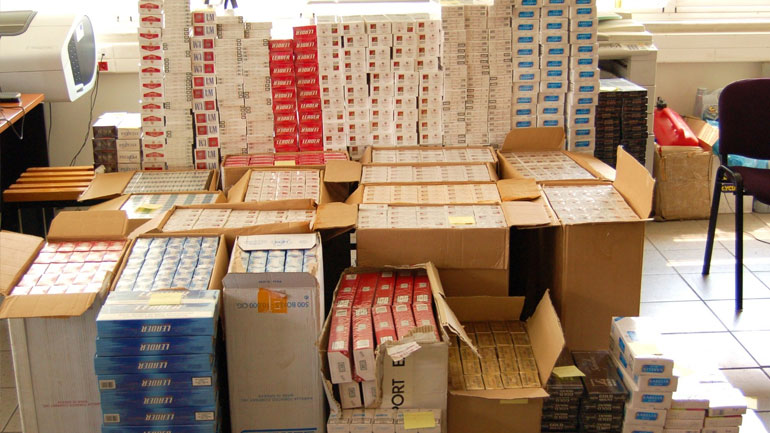 Σε 7,4 εκατ. ευρώ υπολογίζονται οι διαφυγόντες δασμοί από τη δράση κυκλώματος λαθρεμπορίας τσιγάρων