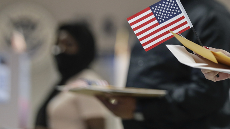 Ο κυβερνήτης της Οκλαχόμα Κέβιν Στιτ θετικός στον κορωνοϊό