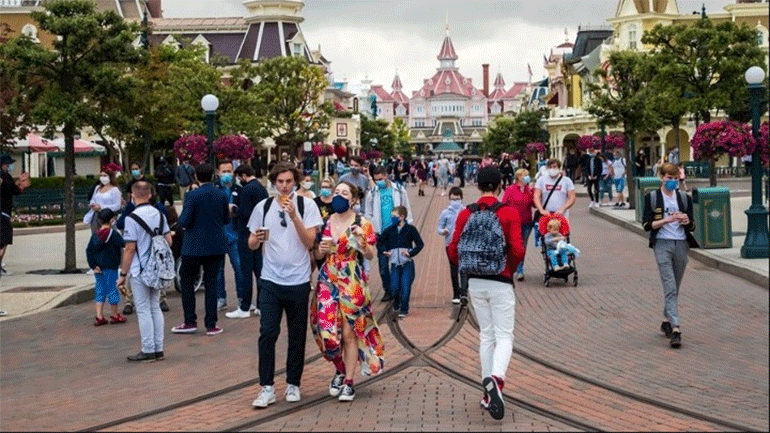 Mε μάσκες και μέτρα κοινωνικής αποστασιοποίησης άνοιξε η Ντίσνεϊλαντ στο Παρίσι