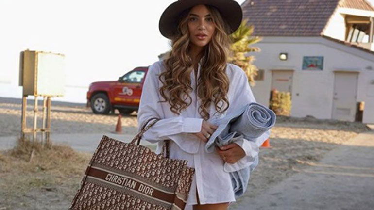 Οι oversized tote bags επιστρέφουν δυναμικά στη μόδα