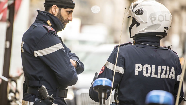 Εξαρθρώθηκε δίκτυο παραχαρακτών με 44 συλλήψεις – Εμπλέκεται η ιταλική μαφιόζικη Καμόρα