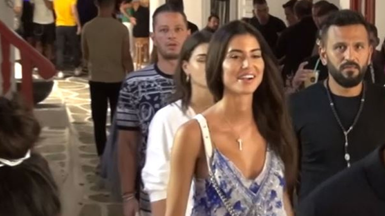 Ιωάννα Μπέλλα: Χεράκι-χεράκι με τον Αγγλοκύπριο σύντροφό της στα Ματογιάννια