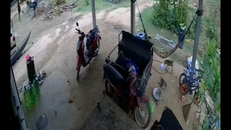 Παιδί εγκλωβίζεται σε βαρέλι