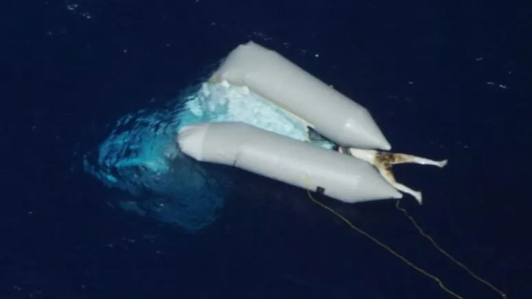 Ιταλία: Σοκ έχει προκαλέσει φωτογραφία νεκρού μετανάστη που δημοσίευσε η La Repubblica Ιταλία: Σοκ έχει προκαλέσει φωτογραφία νεκρού μετανάστη που δημοσίευσε η La Repubblica