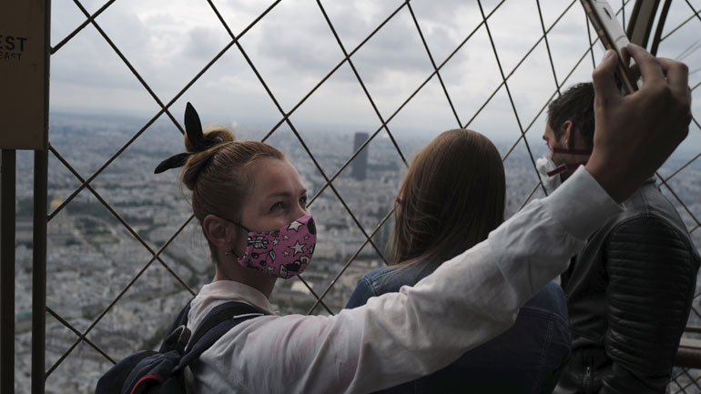 Γαλλία: Την ερχόμενη εβδομάδα θα τεθεί σε ισχύ η υποχρεωτική χρήση μάσκας σε όλη τη χώρα