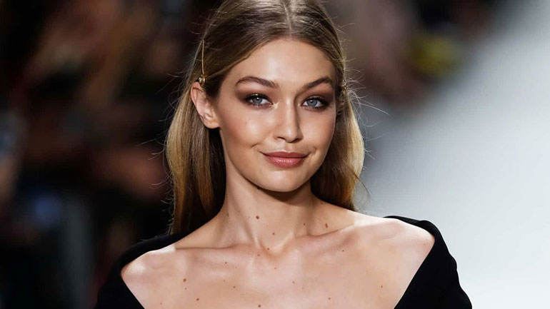 Gigi Hadid: Έδειξε για πρώτη φορά τη φουσκωμένη της κοιλιά!