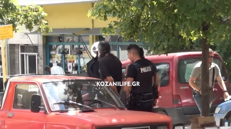 Στον εισαγγελέα ο δράστης της επίθεσης με τσεκούρι στην Κοζάνη – Δεν λέει τίποτα