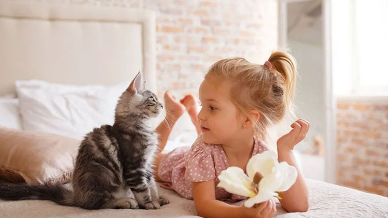 Πώς θα βοηθήσετε τα παιδιά σας να δεθούν με το κατοικίδιό σας;